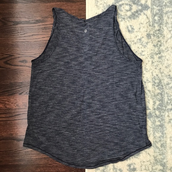 Lululemon Do the Twist Tank Yoga - Picture 8 of 9